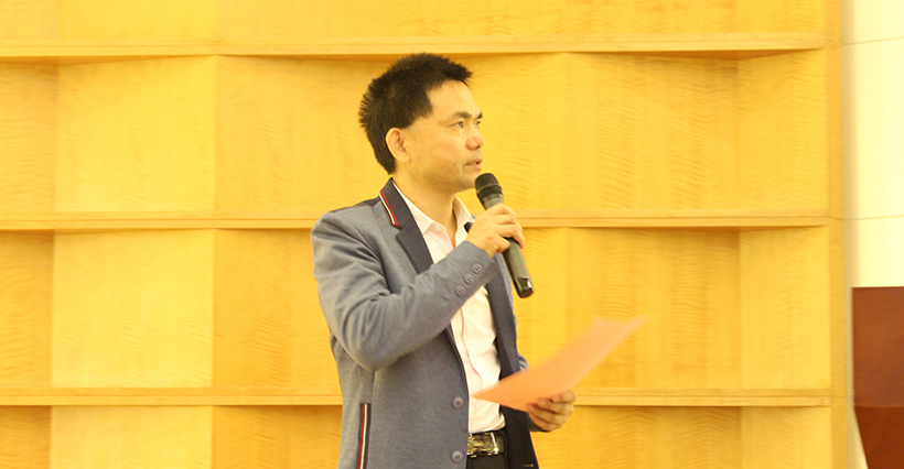 大会全程由中南民族大学药学院李效宽主任主持
